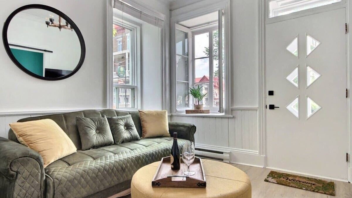 Quartier 5-4 Apartment | 2BR w/Hot Tub & 2 Parking | 8 min to Old Quebec