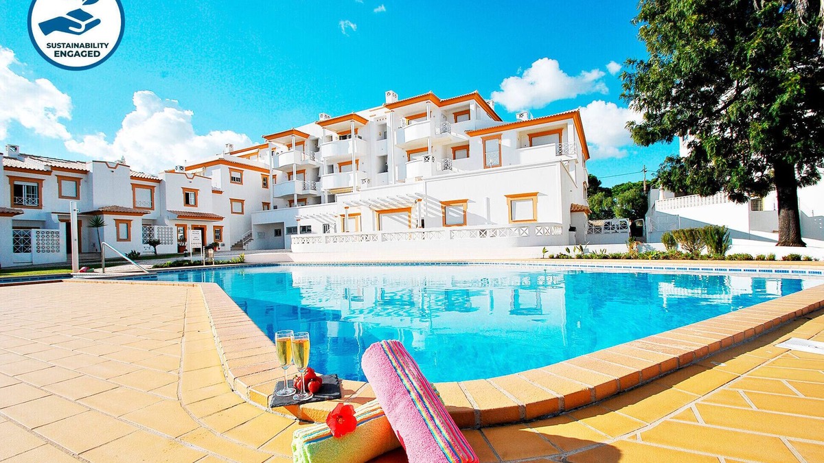 Olhos D'Agua Apartment | 2BR w/Pool & Sea View – Olhos d'Água