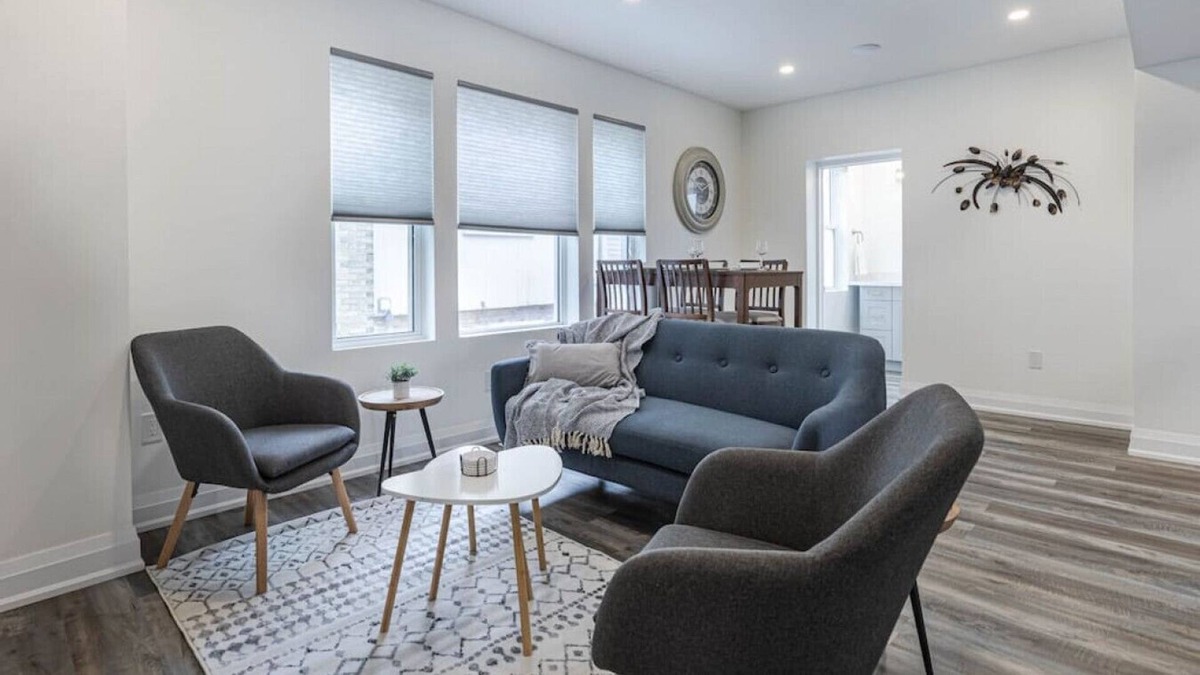 Kitchener Apartment | 2BR Wifi+ Parking +Washer +Dryer
