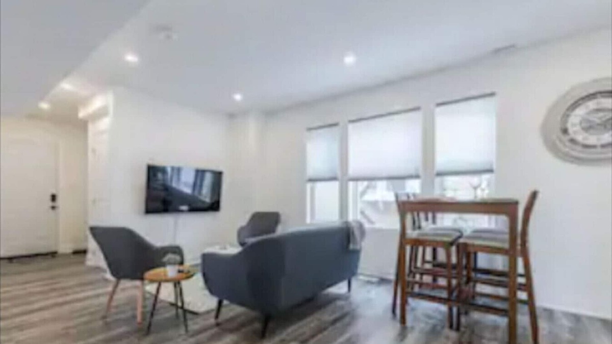 Kitchener Apartment | 2BR Wifi+ Parking +Washer +Dryer