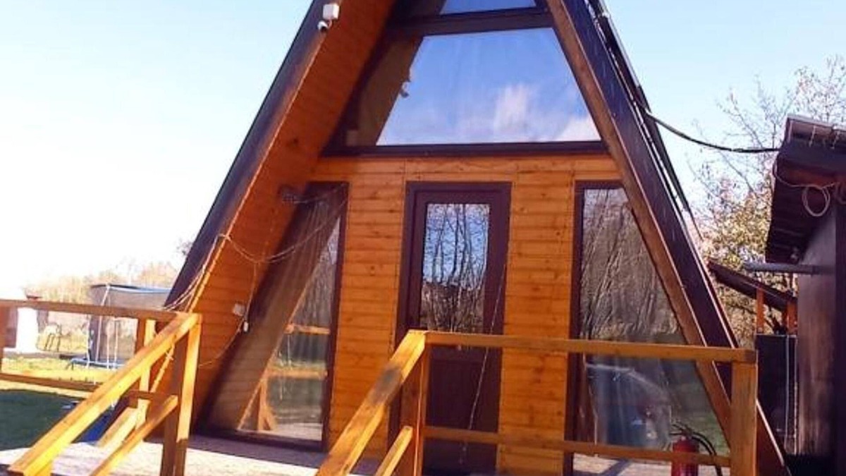 Bran Cabin | 2brcabin-fireplace-hottub-sauna-skiresort