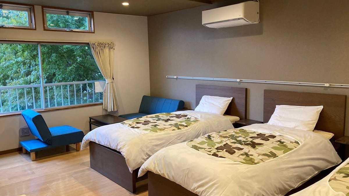 Fujikawaguchiko Hotel | 2F Westernstyle room 1 Small staircase ant room/Minamitsuru-gun Yamanashi