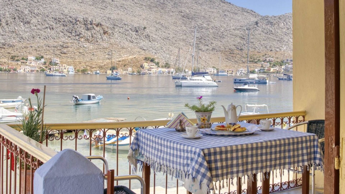 Pedi House | 2islands, Waterfront House Pedi