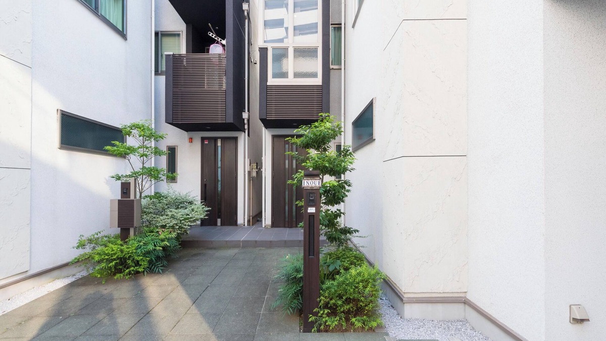 Honmachi House | 2min from Shinjuku station & 98m2 high quality house in the city center & high speed free wifi & Max 9 people