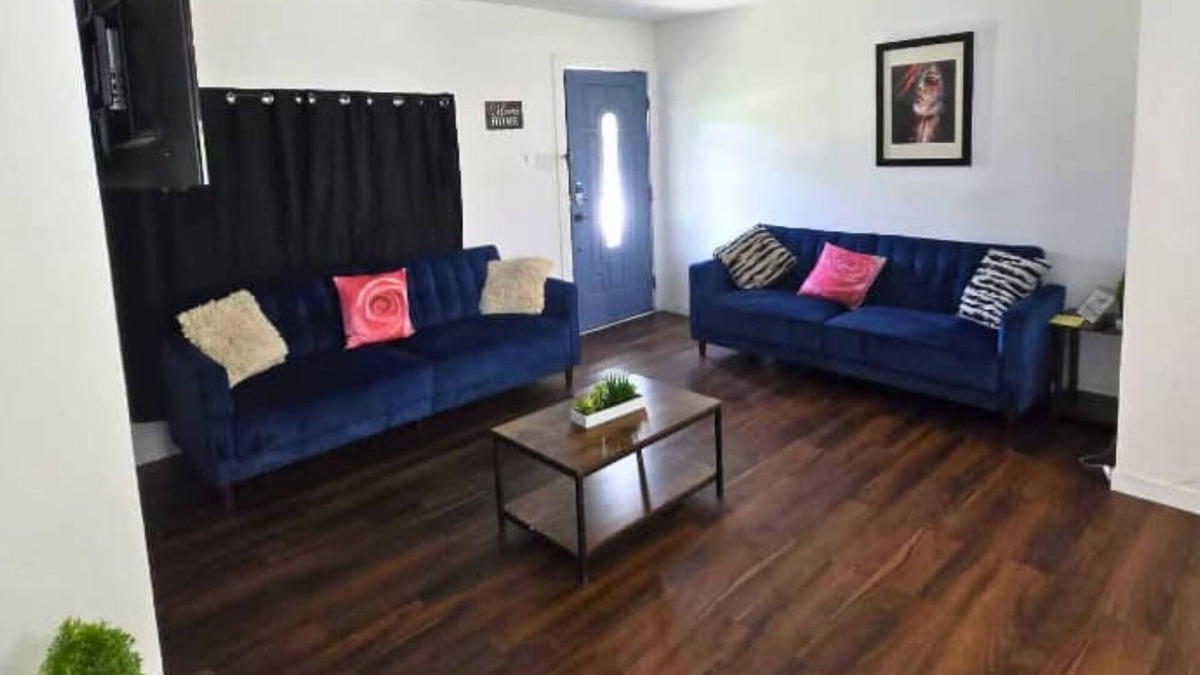 Southside House | 2min to Lackland AFB Entire House near SeaWorld!