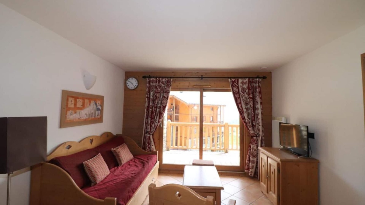 Les Almes Apartment | 2nd floor, balcony, parking, tv, ski locker, 60m², Tignes