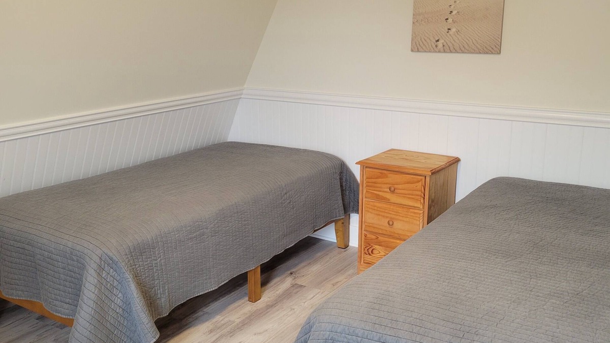 Beach Haven Gardens House | 2nd Floor Beach retreat, 2 blocks from beach on bay block, dog friendly