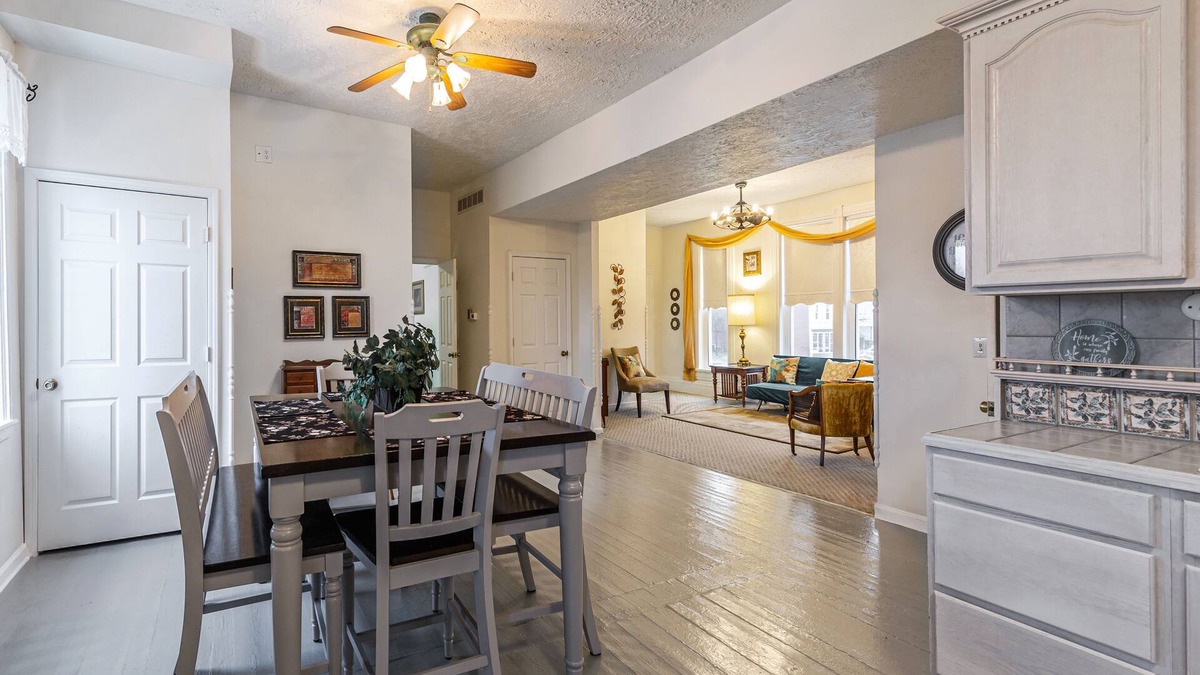 Savannah Apartment | 2nd Floor Loft Historic Building