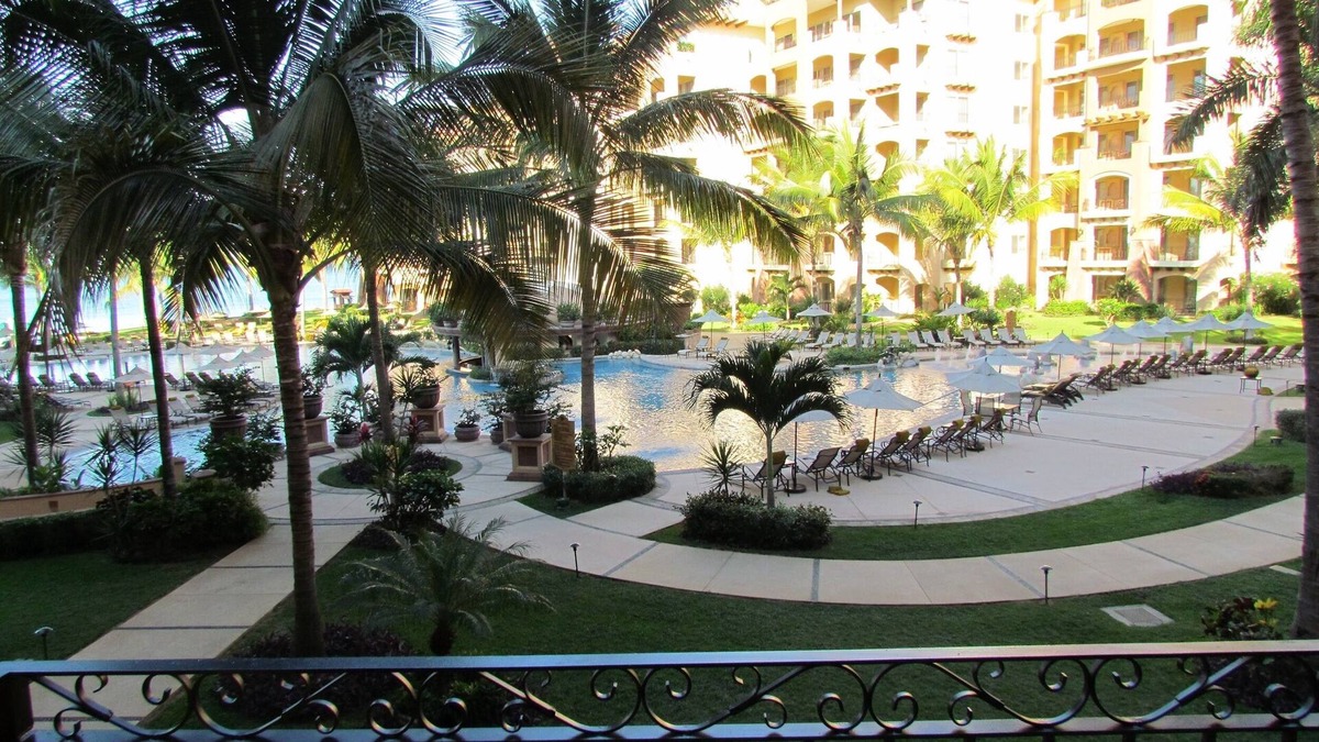 Flamingos Condo | 2nd Floor Luxury Awaits