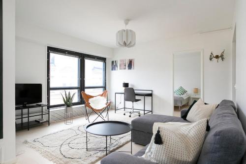 Kluuvi Apartment | 2ndhomes Mikonkatu Apartments next to Railway Station