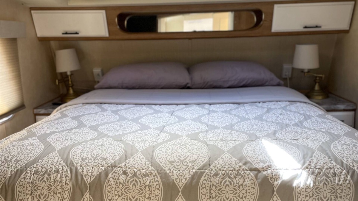 Moreno Valley House | 2RV/Stunning and comfortableCamper/private/freeparking/internet and Netflix