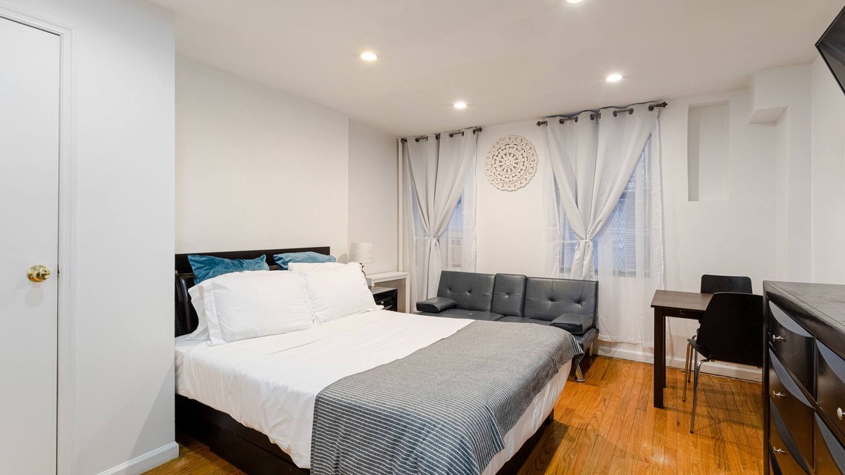 Midtown South Apartment | 2RW Chic Chelsea Studio Just for You