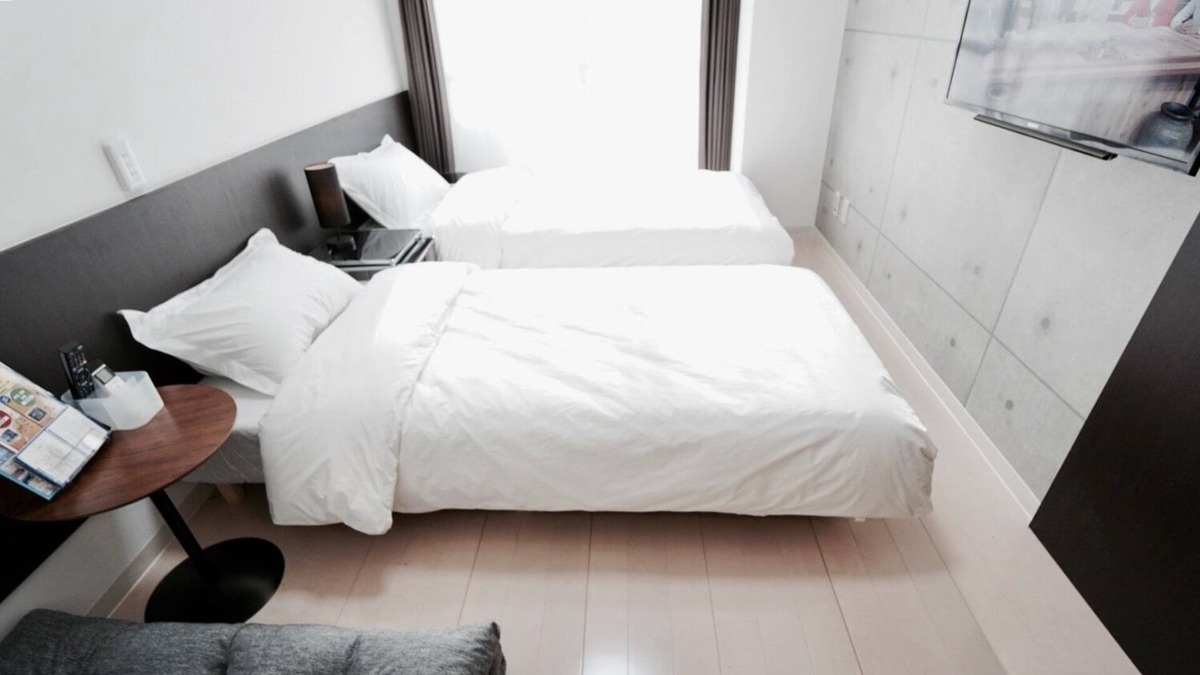 Sasashimacho Apartment | 2S. Nagoya Station / bus stop 3 minutes / Meitetsu department store / Takashimaya / drug store / convenience store 4 minutes / free parking / 4 family / twin room