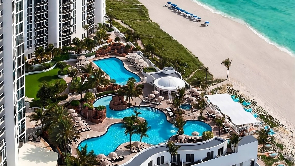 Sunny Isles Beach Hotel | 2x 2 Bedroom Ste Partial Ocean View w/Kitchen at Trump International Beach