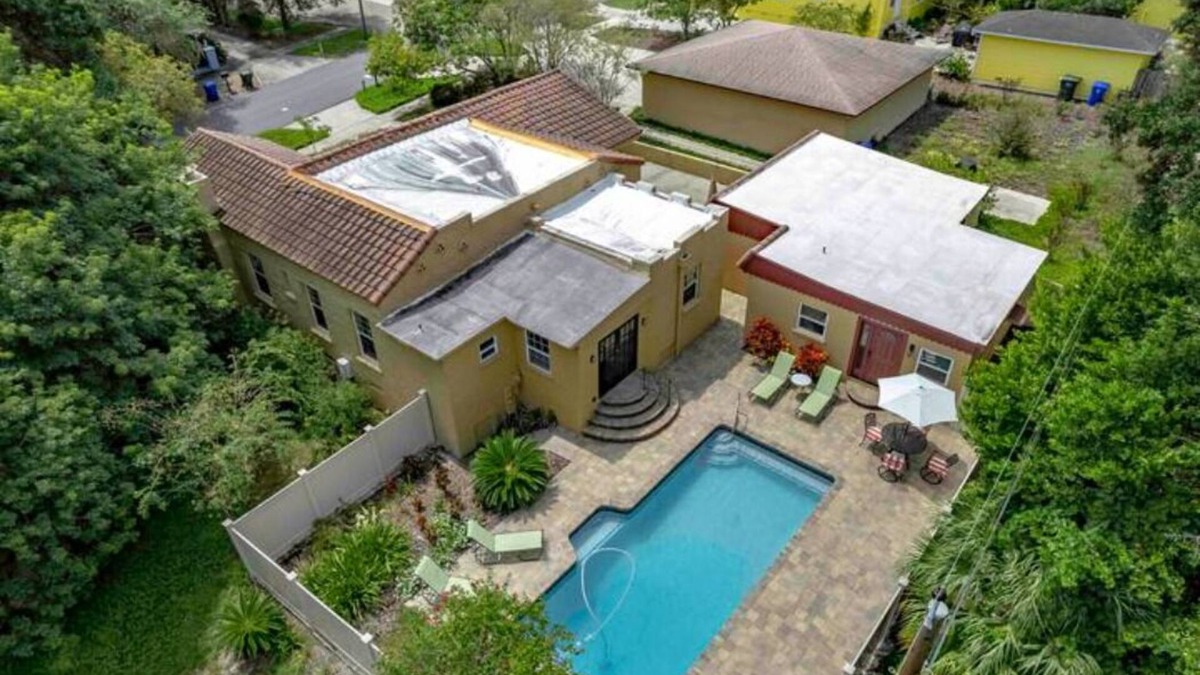 Lakeland House | 2x Properties + Pool + Pet Friendly