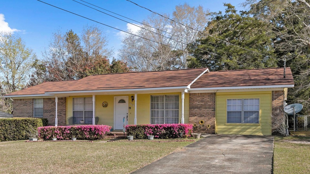 Dothan House | 3/1.5 Home Away from Home in Dothan