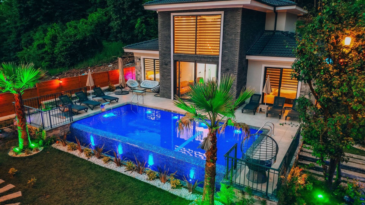 Kartepe Villa | 3+1 Holiday Villa with Heating Pool-Private Pool, Luxury, Fireplace, 7 Persons