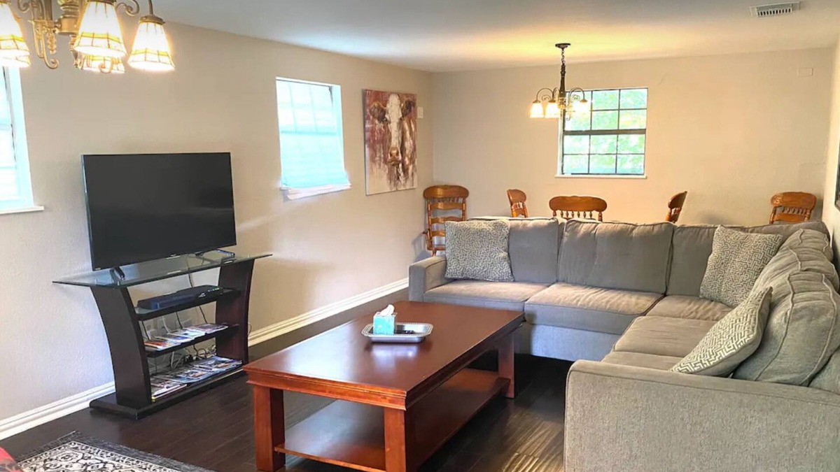 Alamo Heights House | 3/1 + Office/Lg Yard, Short Term Leases