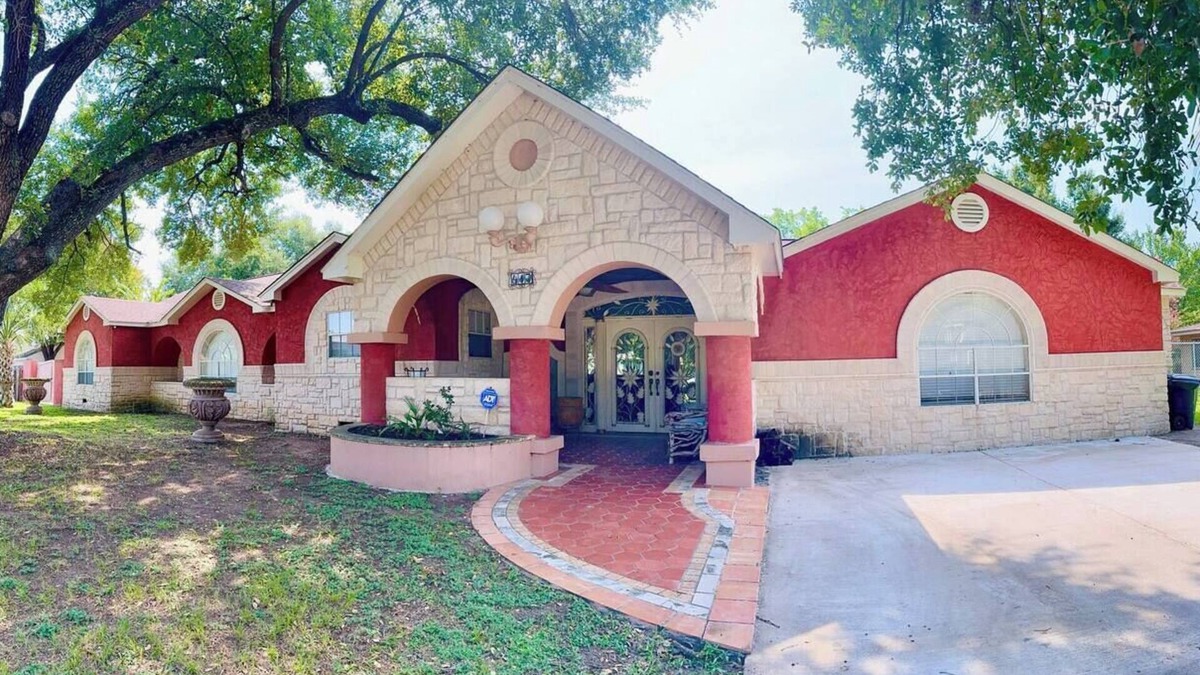 Somerville Villa | 3,100sqft Spanish-Style Villa near Aggieland, Somerville, Blue Bell and Houston!