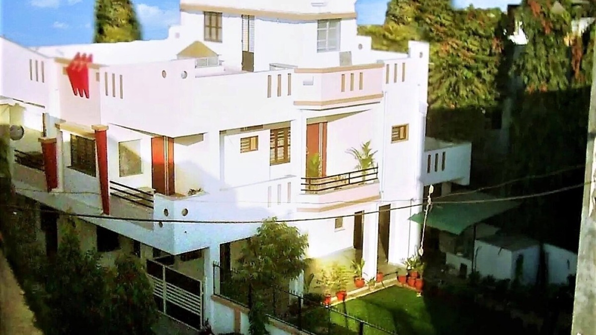 Maninagar House | 3-AC bedrooms, 3 bathrooms, Living room, Kitchen -residential HOME