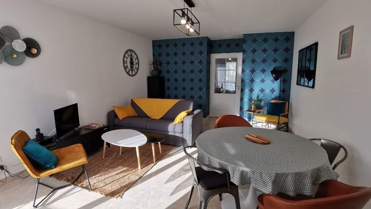 Morgat Apartment | 3* accommodation 200 m from the beach. Walking distance to shops.