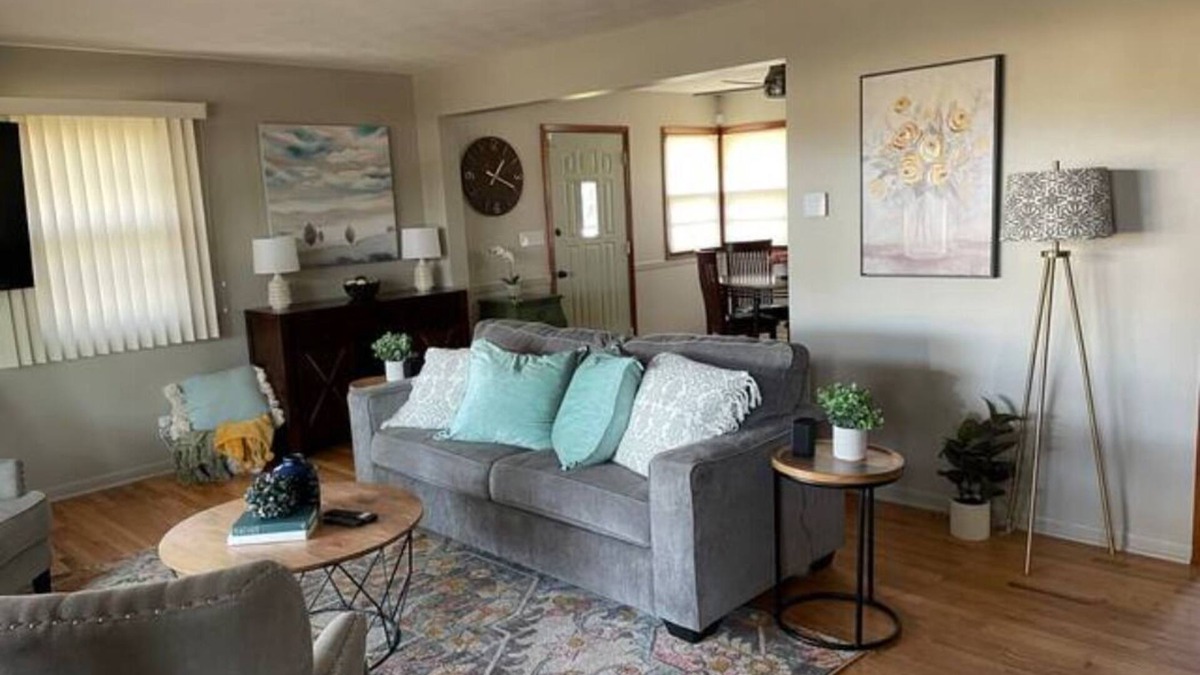 Omaha Cottage | 3+ Acre Serene and Quiet Park Like Setting Cottage Get Away Perfect for the CWS!