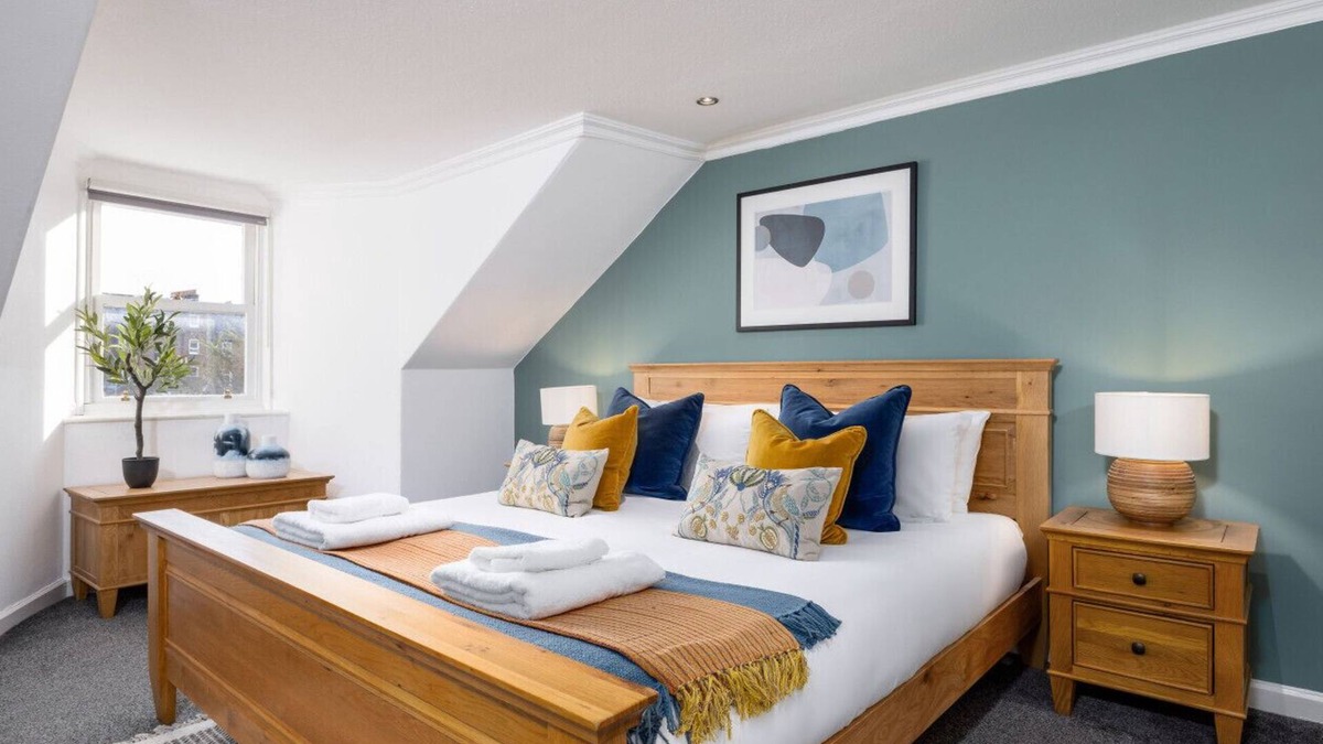 Stirling House | 3 Allan Park · The Stirling Townhouse