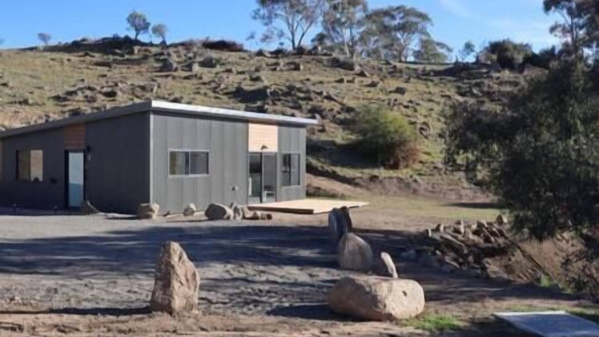 East Jindabyne House | #3 Amazing views of lake and mountains new eco cabin