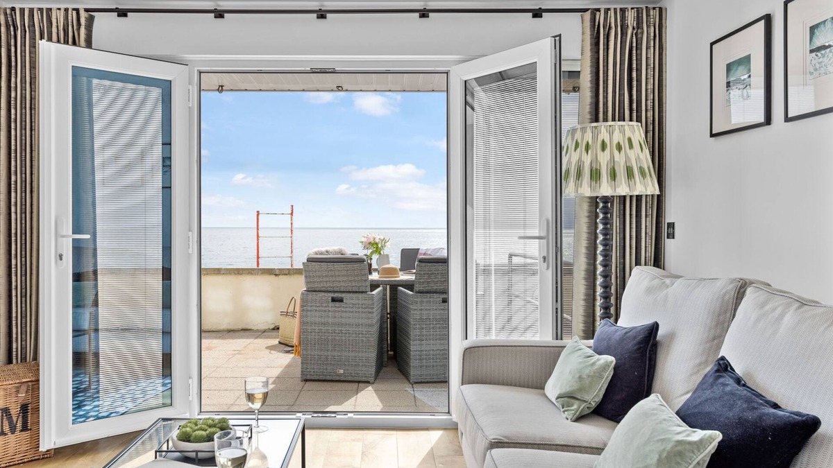 Torcross Apartment | 3 At The Beach, Torcross - an apartment that sleeps 4 guests in 2 bedrooms