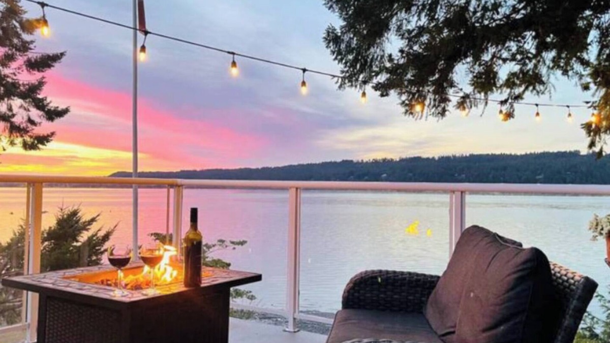Fanny Bay House | 3 bd, 1.5 bath oceanfront home, walk-on waterfront, pets welcome! 4-6 mo lease.