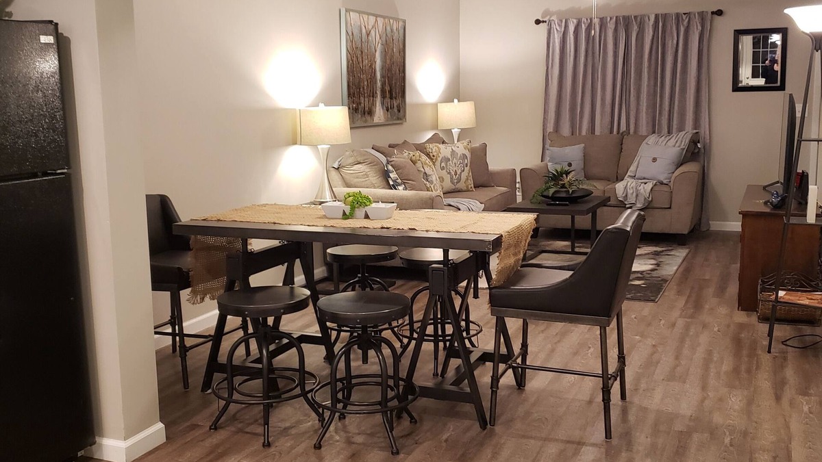 Grand Island House | 3 bd/1.5 bth townhome Mins from Dwntwn & Fairgrounds. Private Fenced Back Patio