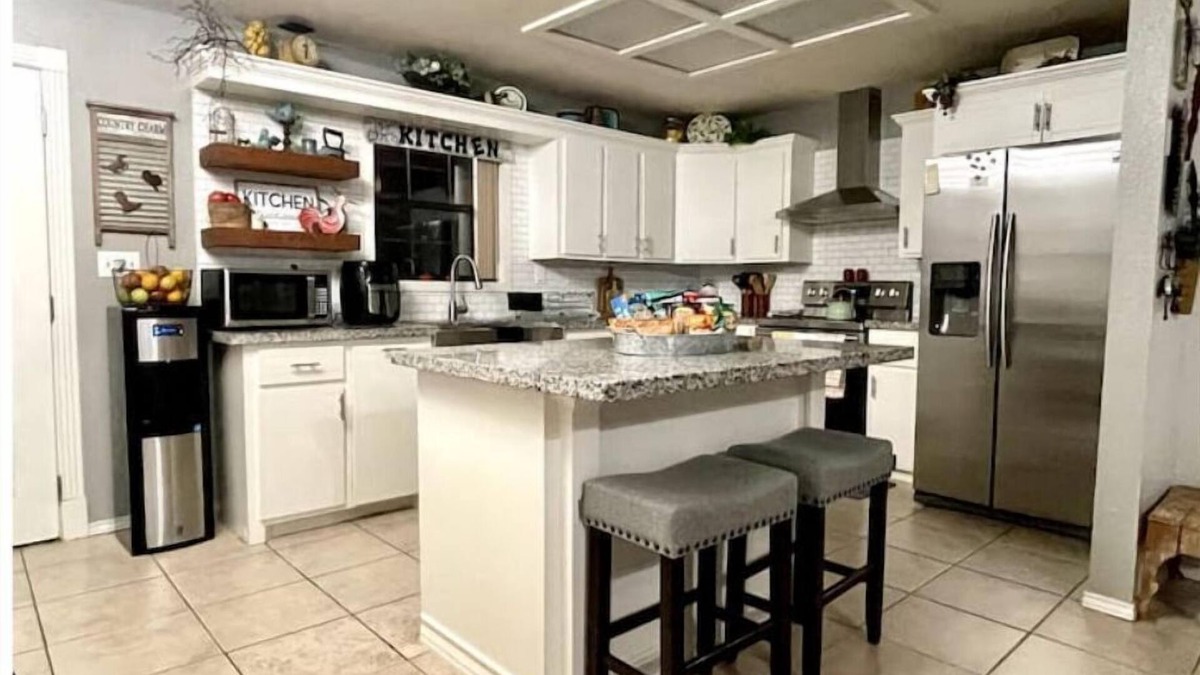 Palmview South House | 3 Bd/2 Ba open concept home with plenty of parking