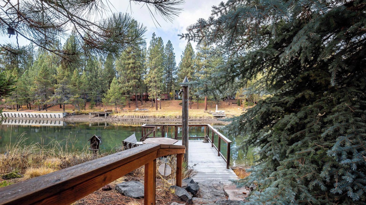 Three Rivers House | 3 Bd and 2.5 ba, Riverfront, in Sunriver, Oregon