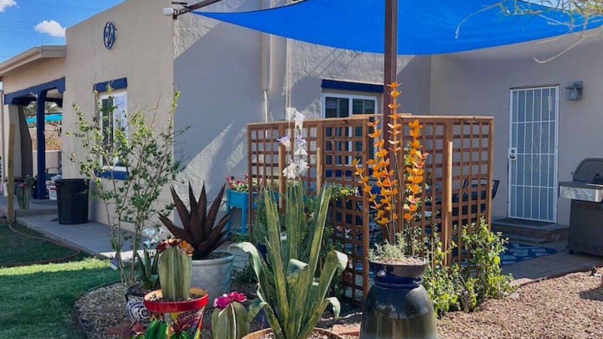 Las Cruces House | 3 bd/Full kitchen/fenced yard near Field of Dreams