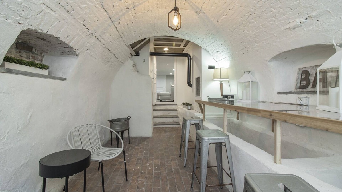 Conshohocken House | 3-BD with a Wine Cellar in the Heart of Conshy