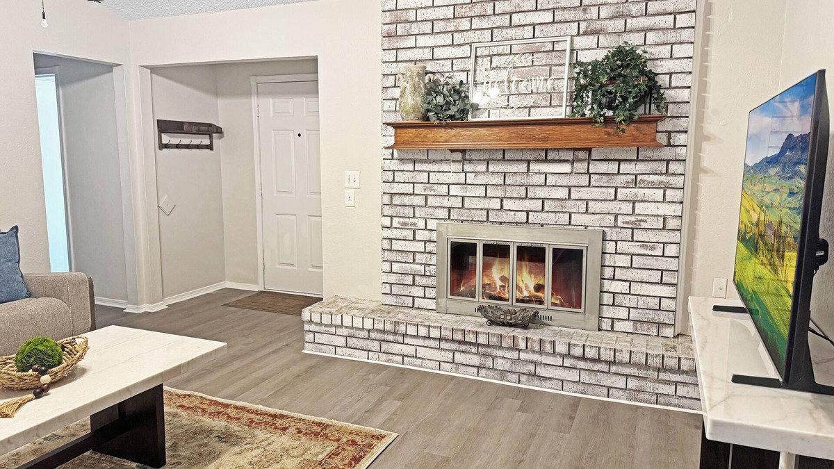 Mustang House | 3-bdr house in beautiful Mustang with HighSpeed WiFi, New furniture throughout