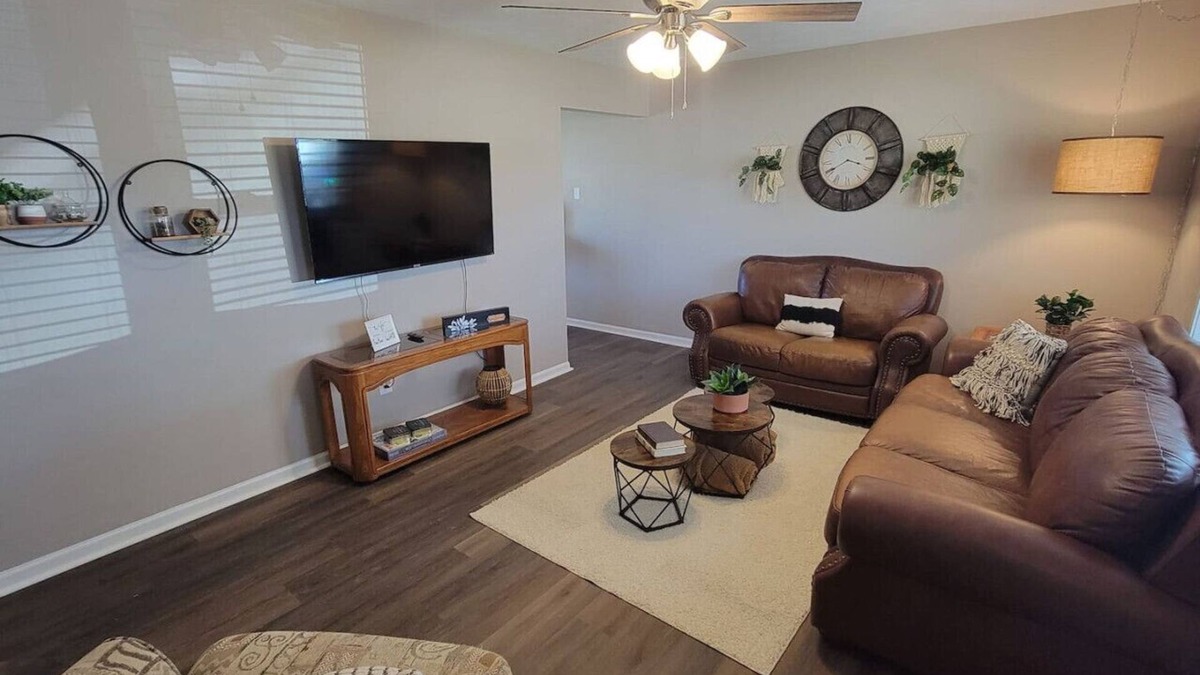 Otterbien Home House | 3 BDR Ranch w/Fenced yard, laundry, garage + more