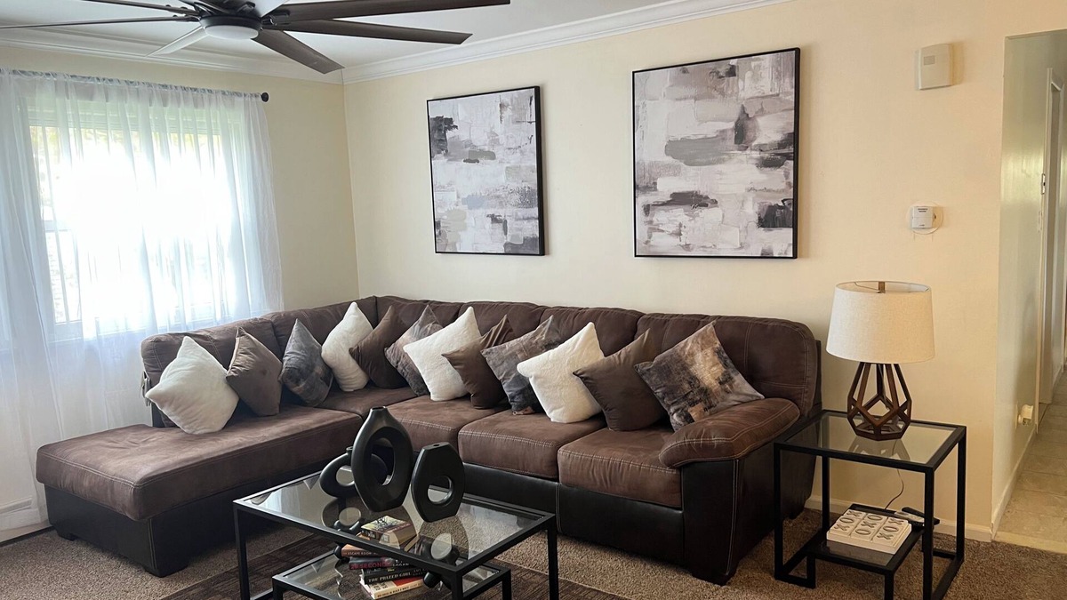 Oyster Bay Apartment | 3 BDRM apartment. Walk to Beach, Marina, parks, cafes, restaurants.