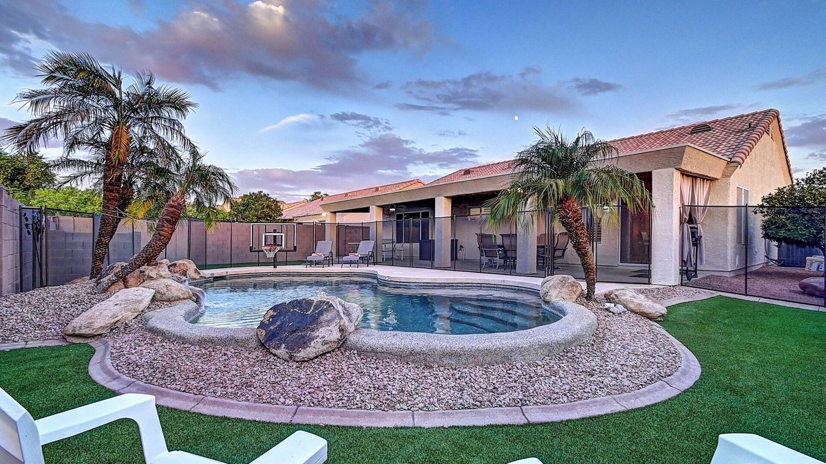 Glendale House | 3 bdrm Glendale Home w/Pool