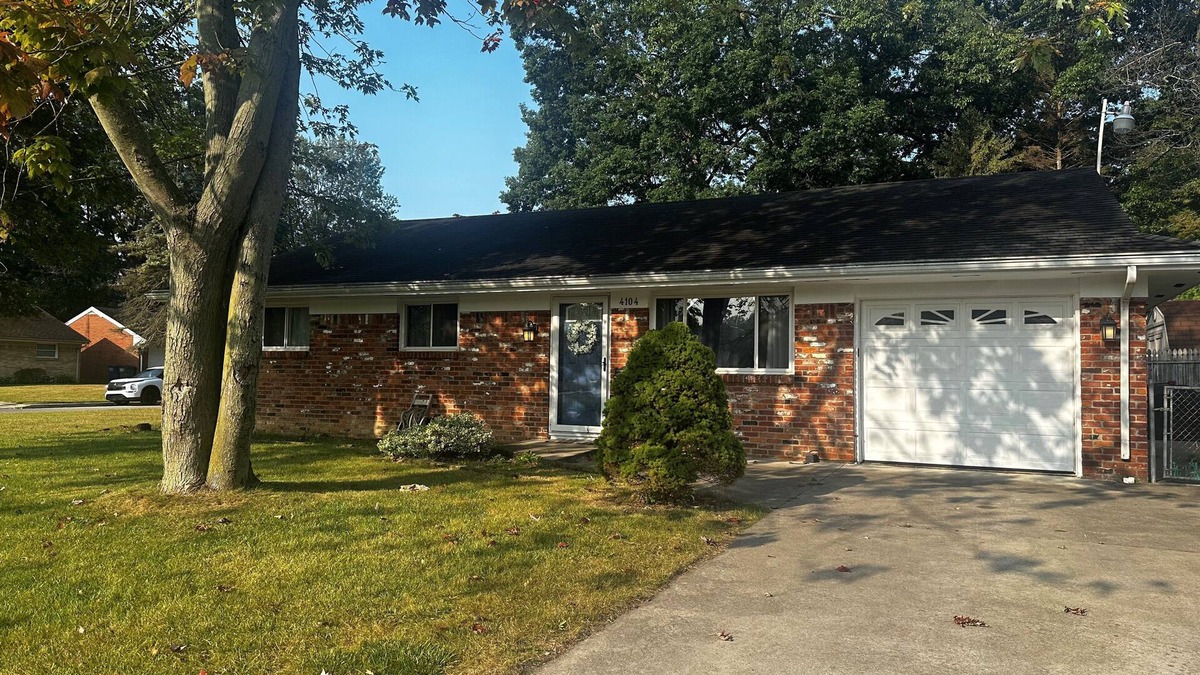 Bedford House | 3-bdrm home in Toledo with AC, & WiFi. Enjoy a cozy stay near shopping & dining