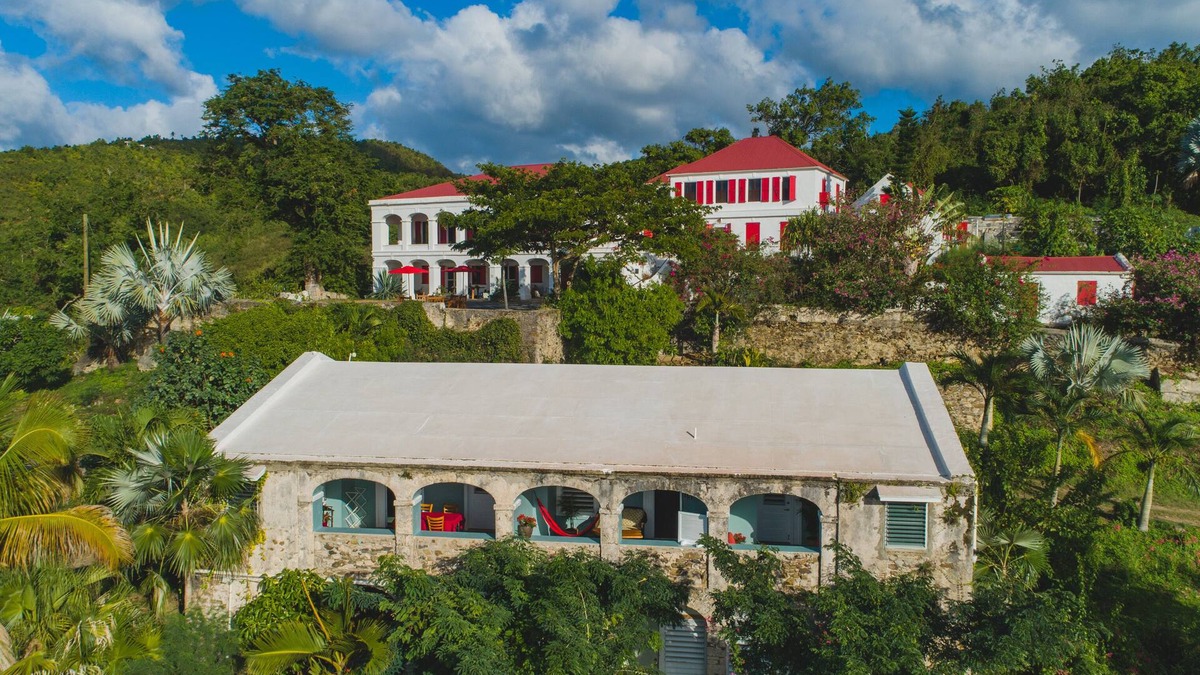 Estate Sprat Hall House | 3 Bdrm house on historic estate - private balconies - incredible location