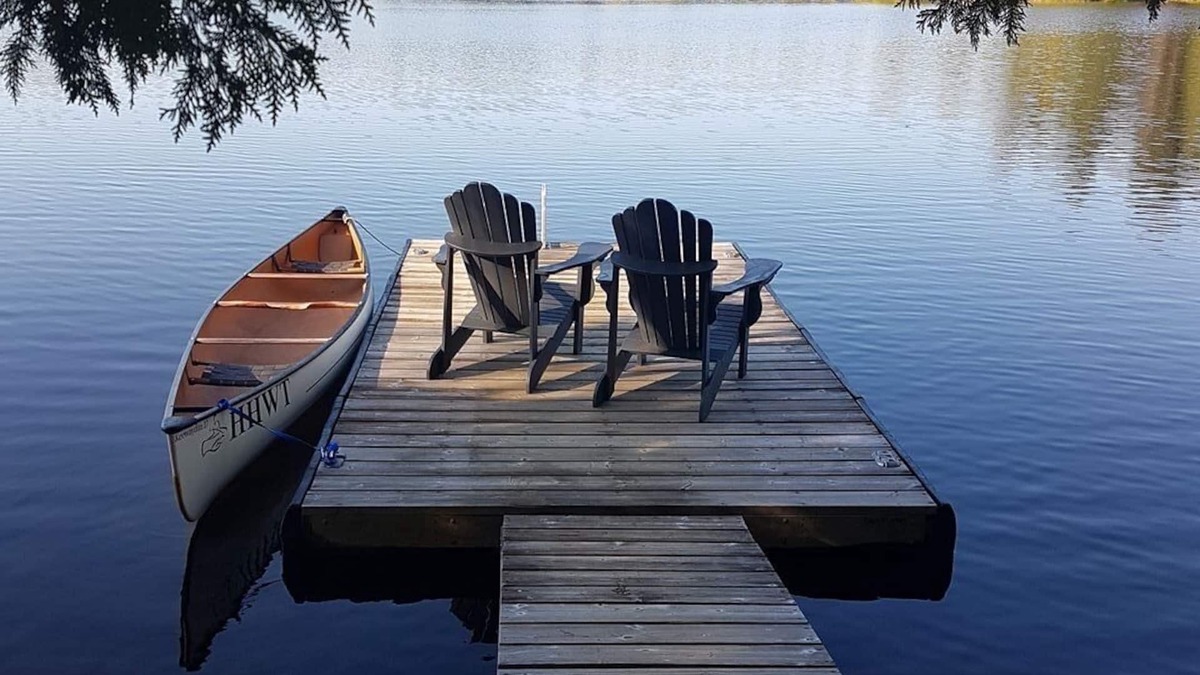 Gooderham Cottage | 3- Bdrm Lakeside Log Cottage-Gooderham Lake, Haliburton