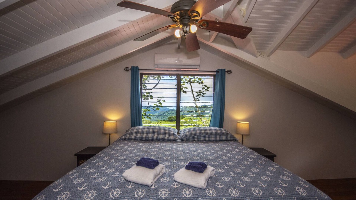 South Pacific Coast House | 3 BDRS, large pool & surrounded by nature!