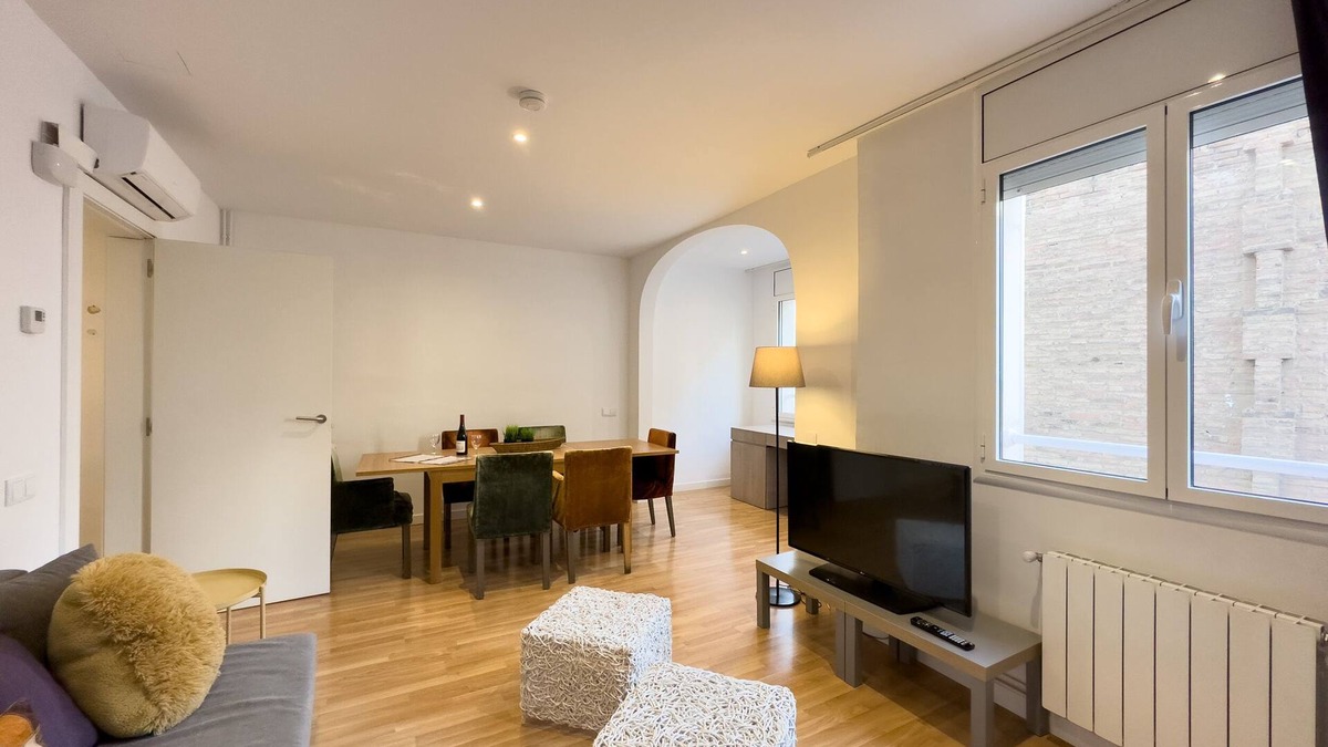 Sants Apartment | 3-bedroom apartment near Sants train station