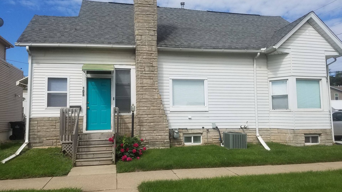 Cedar Rapids - Iowa City House | 3 Bed, 1 Bath 9 Blocks from Alliant Energy PowerHouse and Downtown
