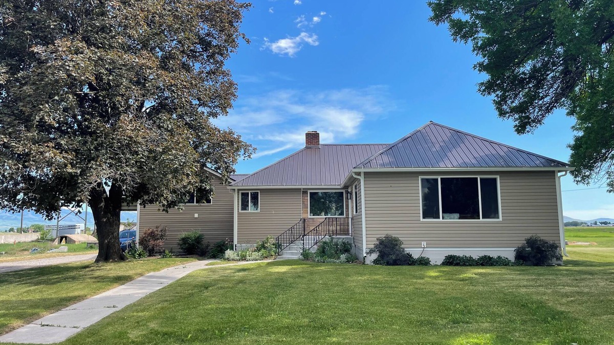 Preston House | 3 Bed 1 Bath house with home gym