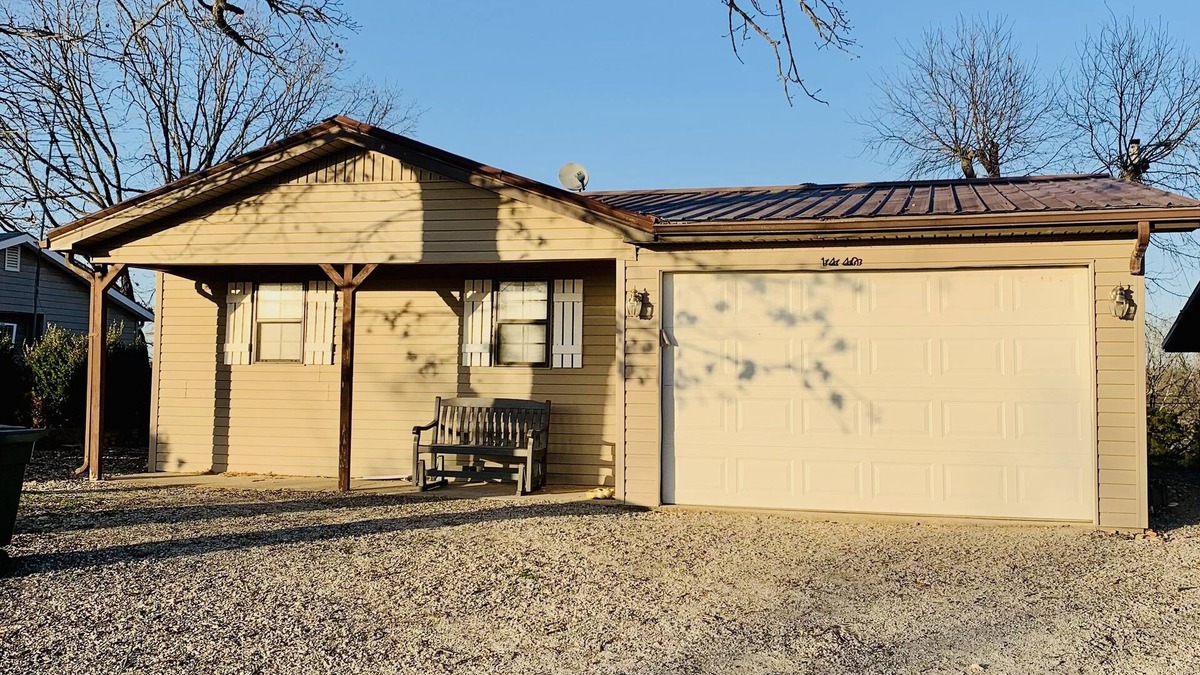 Henderson House | 3 Bed 1 Bath Lake House- LAKE NORFORK FUN!