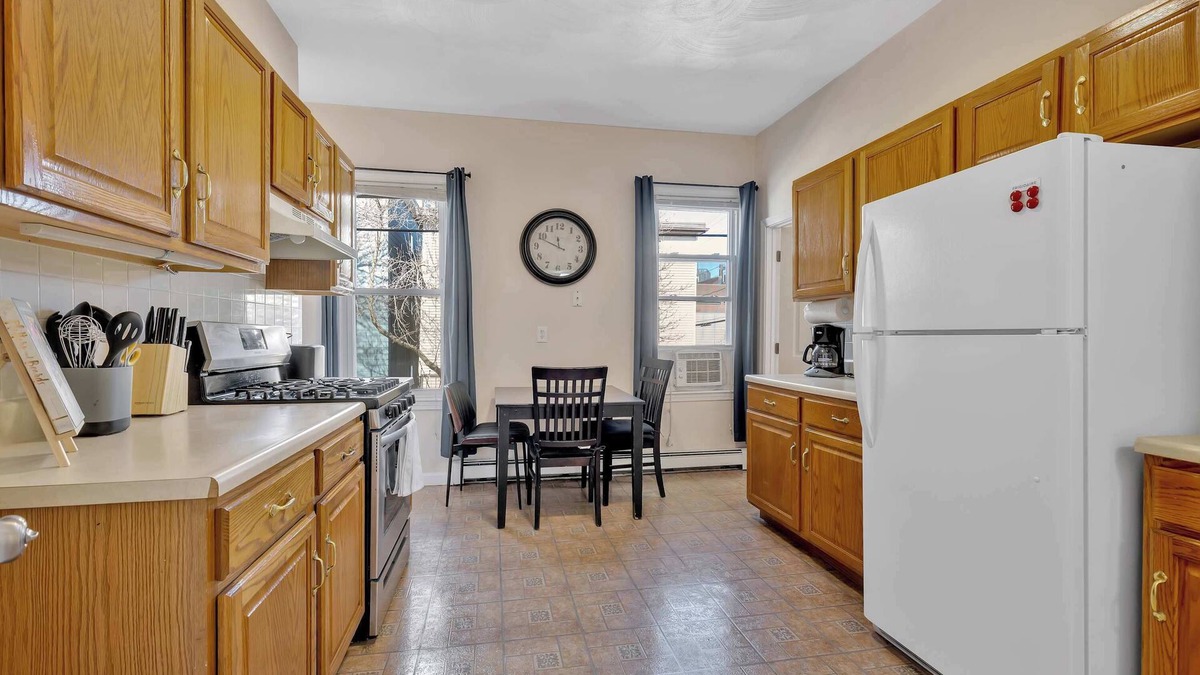 East Cambridge Apartment | 3 Bed 1 Bath Near MIT