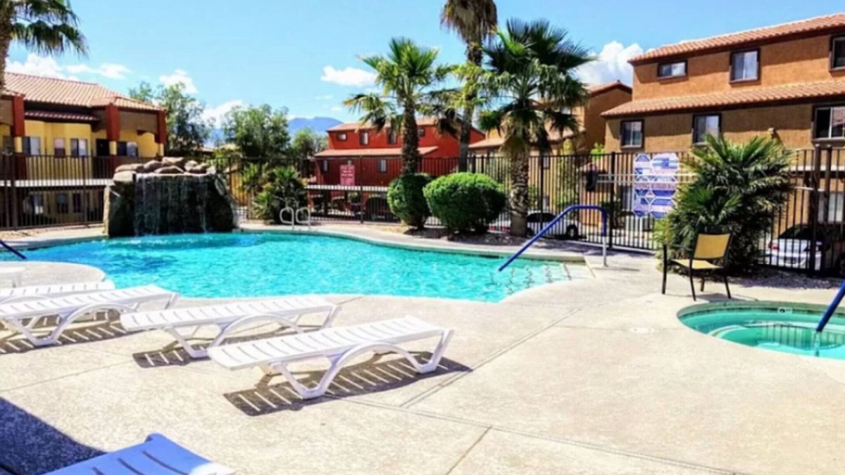 Mesquite Condo | 3 Bed, 2 Bath Condo By Pool. Sleeps 8.
