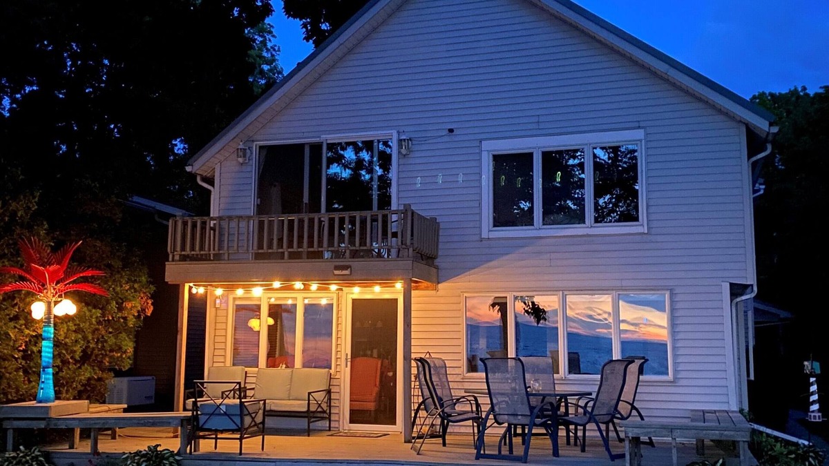 Dunkirk House | 3 bed 2 bath cottage with direct lake and fishing access from backyard, sunsets